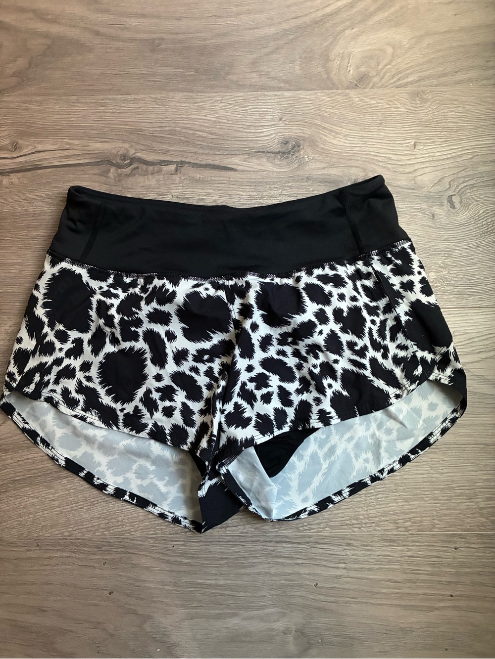 Outdoor Voices Black White Hudson 2.5 Running Athletic Shorts Size Medium Lined